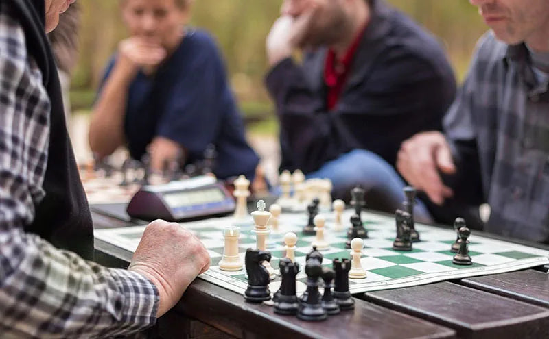 Professional Chess Set with Rollable Chess Board ♟️