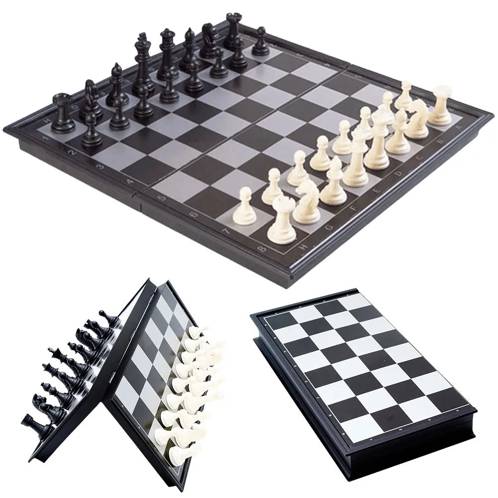 Folding Magnetic Chess Set 🧳